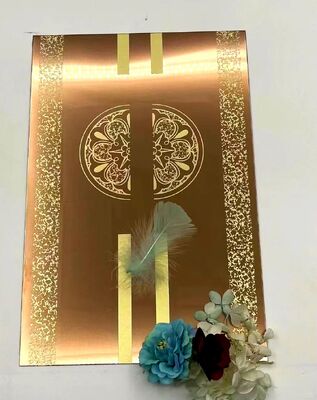 Tấm thép không gỉ được đánh bóng bằng gương vàng 1220 * 2440 MM Bốn chân