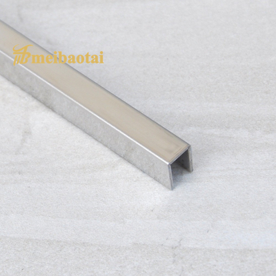 Gương bằng thép không gỉ tròn cạnh Ngói trang trí U6 X 2438mm 200HV Độ cứng
