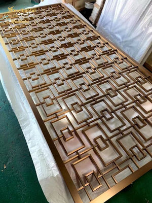 Vách ngăn phòng và màn trang trí bằng thép không gỉ màu hồng HRB100, bề mặt xước, kích thước 3048mm